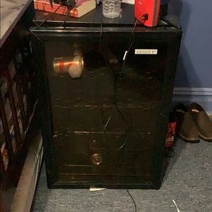 Miniature fridge/Wine cooler